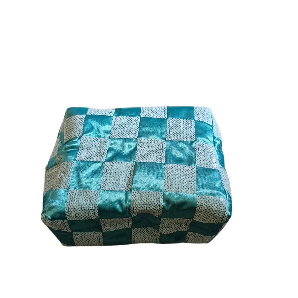 unbranded stylish compact
